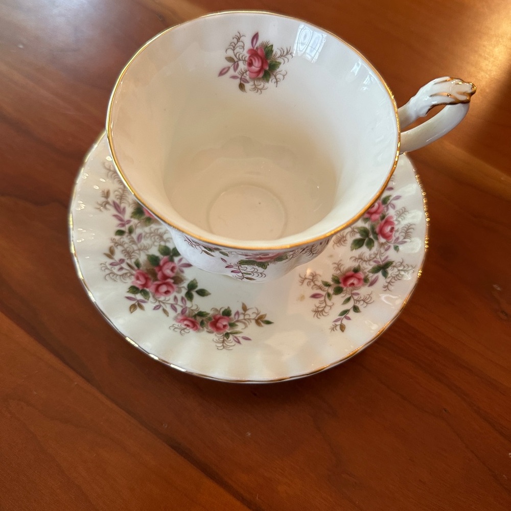 Royal Albert Lavender Rose Tea Cup & Saucer Bone England Teacup Floral Vintage - Picture 2 of 7